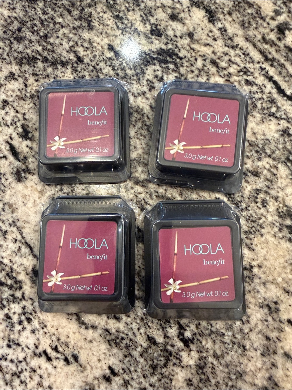 Benefit - 4 Hoola Mini Bronzer Compacts - New - Picture 3 of 3